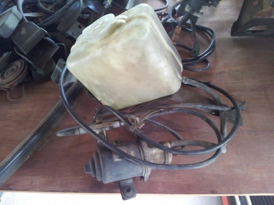 ชุดมอเตอร์ฉีดไฟหน้าพร้อมถังพักน้ำท่อทางต่างๆครบชุดของ Terrano I