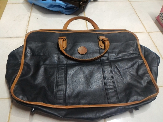 กระเป๋าหนัง เอนกประสงค์ ยี่ห้อ ROMANOV ใบค่อยข้างใหญ่ เป็นหนัง เย็บหุ้มขอบหนังน้ำตาล ใส่ของ ใส่เอกสารไปทำงานสบาย