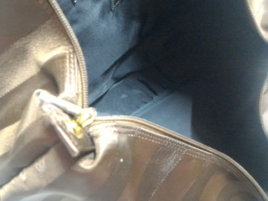 กระเป๋าเอนกประสงค์ ยี่ห้อ Bernardo Valantino  จาก อิตาลี สภาพใหม่ๆ สวย