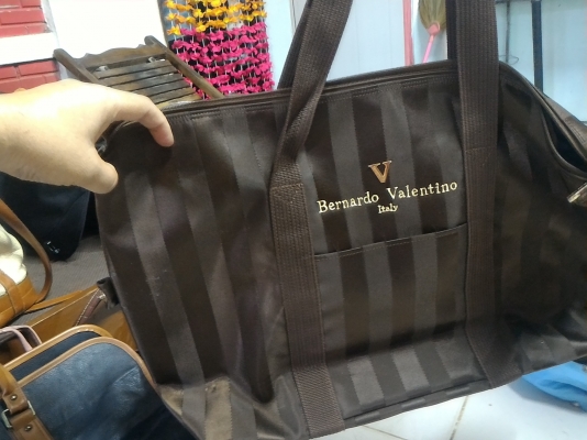 กระเป๋าเอนกประสงค์ ยี่ห้อ Bernardo Valantino  จาก อิตาลี สภาพใหม่ๆ สวย