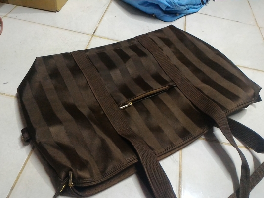 กระเป๋าเอนกประสงค์ ยี่ห้อ Bernardo Valantino  จาก อิตาลี สภาพใหม่ๆ สวย