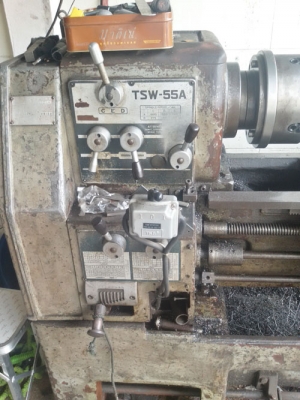 ขายเครื่องกลึงมือสอง 5 ฟุต เกียรืบล็อก 3 เพลา มีเบรค