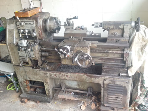 ขายเครื่องกลึงมือสอง 5 ฟุต เกียรืบล็อก 3 เพลา มีเบรค