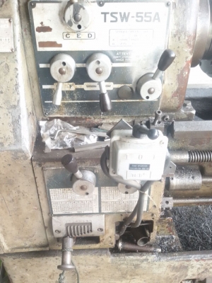 ขายเครื่องกลึงมือสอง 5 ฟุต เกียรืบล็อก 3 เพลา มีเบรค