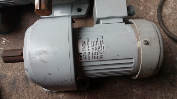 ขาย !! มอเตอร์เกียร์0.2kw. 380v. รอบ1:200พร้อมใช้งาน