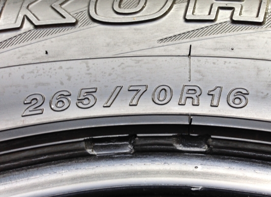 ยาง Yokohama 265 70 16 ปลายปี12 ดอกคม เนื้อนิ่มๆ