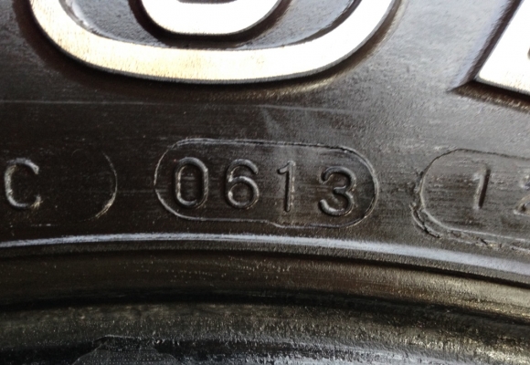 ยาง Mud Maxxis 285 75 16 ปี13 1คู่ กลางปี11 พร้อมใช้งาน