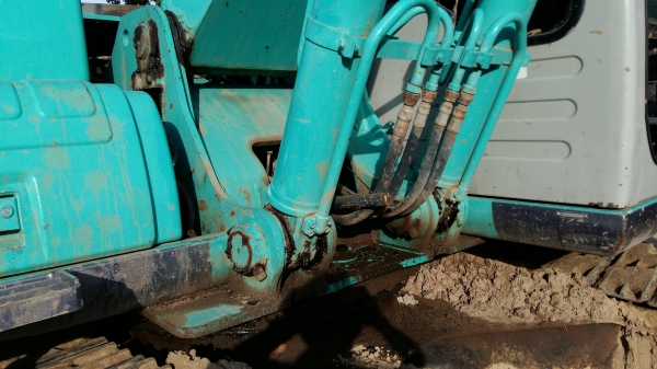 ขายด่วนครับ แบคโฮ KOBELGO MARK 6 SUPER SK200 YN10-38405 ใช้งาน10456 ซ.ม.