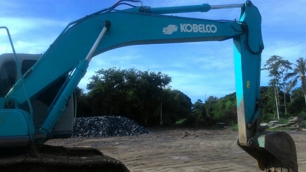 ขายด่วนครับ แบคโฮ KOBELGO MARK 6 SUPER SK200 YN10-38405 ใช้งาน10456 ซ.ม.