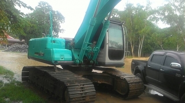 ขายด่วนครับ แบคโฮ KOBELGO MARK 6 SUPER SK200 YN10-38405 ใช้งาน10456 ซ.ม.