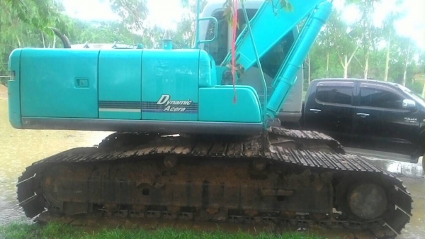 ขายด่วนครับ แบคโฮ KOBELGO MARK 6 SUPER SK200 YN10-38405 ใช้งาน10456 ซ.ม.