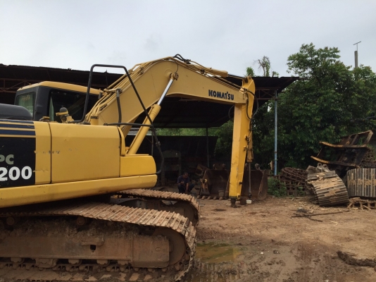 ขายรถแบคโฮ KOMATSU PC200-7 เอกสารเล่มทะเบียน 12000 ชม.มี 3 คัน ราคา 1650000