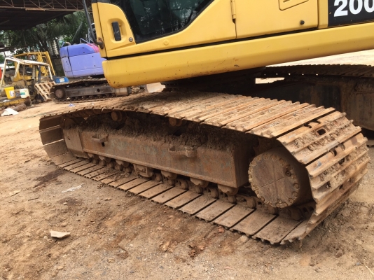 ขายรถแบคโฮ KOMATSU PC200-7 เอกสารเล่มทะเบียน 12000 ชม.มี 3 คัน ราคา 1650000