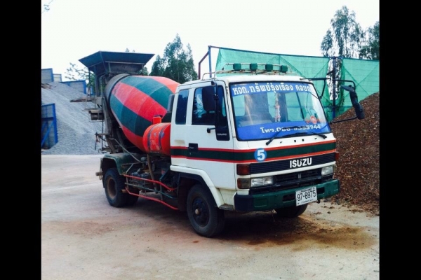 ขายรถโม่ปูน. อีซุซุ. 210เเอกสารชุดจดใบอินวอยครับ เจ้าของขายเองครับ. แรงรถสวย. พร้อมใช้งาน. 6สูบครับ. แรงรถประกอบเก่านอกญี่ปุ่น.  ราตาต่อรองได้ครับ. 089-7088772