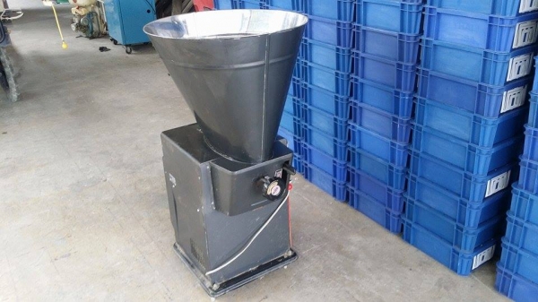 นำเข้าจากญี่ปุ่น เครื่องขัดข้าวขาว KUBOTA  รุ่น  KM-303T เก่าญี่ปุ่น  สภาพดี  สามารถใช้ขัดสีข้าวกล้องให้เป็นข้าวขาว ขนาดกระทัดรัด