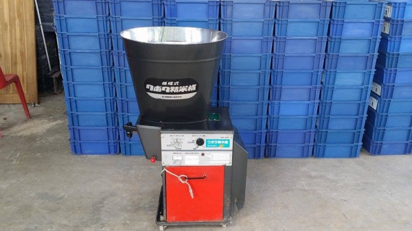 นำเข้าจากญี่ปุ่น เครื่องขัดข้าวขาว KUBOTA  รุ่น  KM-303T เก่าญี่ปุ่น  สภาพดี  สามารถใช้ขัดสีข้าวกล้องให้เป็นข้าวขาว ขนาดกระทัดรัด