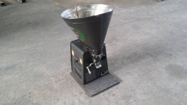 นำเข้าจากญี่ปุ่น เครื่องขัดข้าวขาวเก่าญี่ปุ่น HOSOKAWA รุ่น  1BE สภาพดี  สามารถใช้ขัดสีข้าวกล้องให้เป็นข้าวขาว