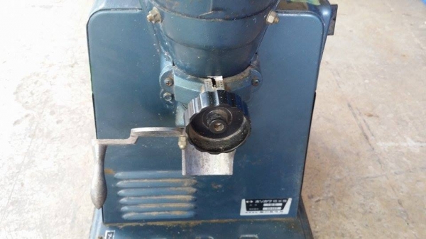 เครื่องขัดข้าวขาวเก่าญี่ปุ่น ISEKI  รุ่น  1BE สภาพดี  สามารถใช้ขัดสีข้าวกล้องให้เป็นข้าวขาว ขนาดกระทัดรัด