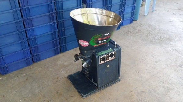 เครื่องขัดข้าวขาวเก่าญี่ปุ่น ISEKI  รุ่น  1BE สภาพดี  สามารถใช้ขัดสีข้าวกล้องให้เป็นข้าวขาว ขนาดกระทัดรัด