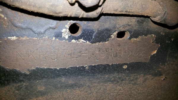 6ล้อรั้ว ISUZU NKR 57L-0510582..เครื่อง110แรง ปี41..รถดี สีไม่สวย