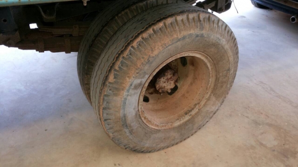 6ล้อรั้ว ISUZU NKR 57L-0510582..เครื่อง110แรง ปี41..รถดี สีไม่สวย