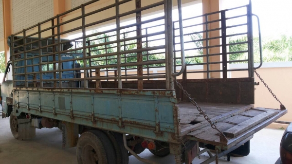 6ล้อรั้ว ISUZU NKR 57L-0510582..เครื่อง110แรง ปี41..รถดี สีไม่สวย