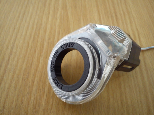 ไฟรูกุญแจของ TOYOTA น่าจะวีโก้เท่าที่ทราบครับ