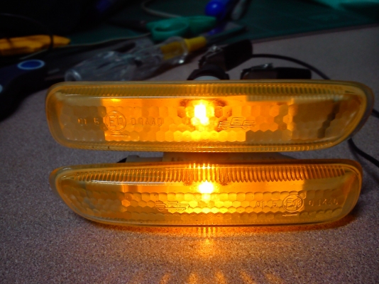 ไฟเลี้ยวแก้มสีขาว BMW E46