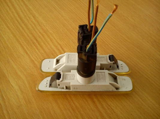 ไฟเลี้ยวแก้มสีขาว BMW E46