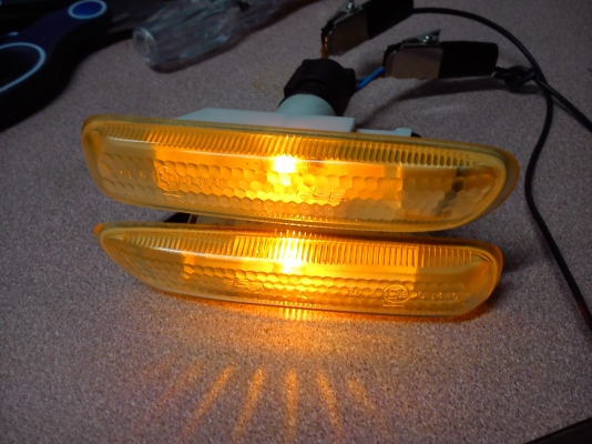 ไฟเลี้ยวแก้มสีขาว BMW E46