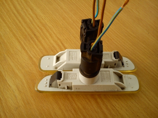 ไฟเลี้ยวแก้มสีขาว BMW E46