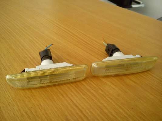 ไฟเลี้ยวแก้มสีขาว BMW E46