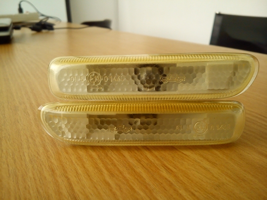 ไฟเลี้ยวแก้มสีขาว BMW E46