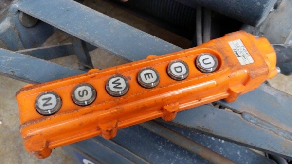 นำเข้าจากญี่ปุ่น รอกสลิงเก่าญี่ปุ่น  HITACHI รุ่น G-26  ขนาด 1 ตัน  สภาพสวยพร้อมใช้งาน