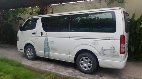 ขายรถตู้ Toyota Hiace ปี 2013 ขายรถตู้ Toyota Hiace ปี 2013