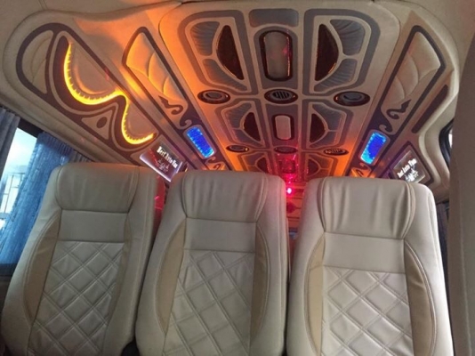 ขายCNG. 2.7เกียMTสีขายแต่งวีไอพีเบาะสีแถวครีมโทร0877758887นางเบสท์รถตู้ท่าพระ