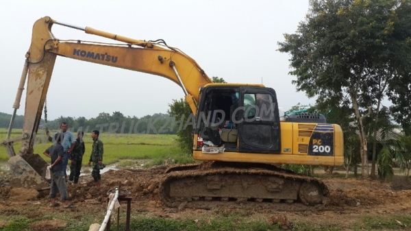 รถแบคโฮ Komatsu pc200  16000กว่าชั่วโมง