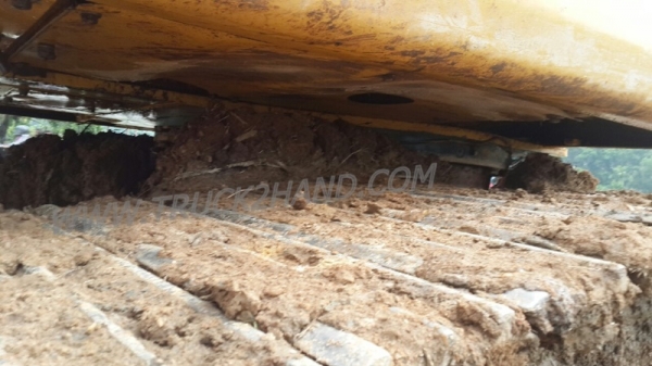 รถแบคโฮ Komatsu pc200  16000กว่าชั่วโมง