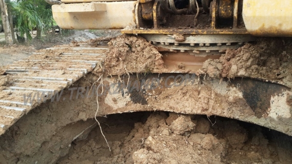 รถแบคโฮ Komatsu pc200  16000กว่าชั่วโมง