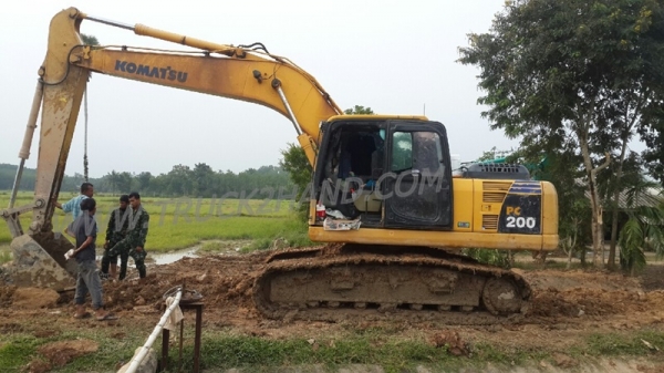 รถแบคโฮ Komatsu pc200  16000กว่าชั่วโมง