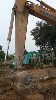 รถแบคโฮ Komatsu pc200  16000กว่าชั่วโมง