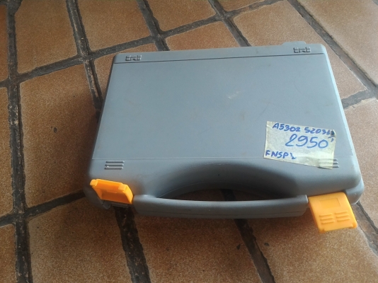 แคลมมิเตอร์ YUGO รุ่น MS 2000G  ตัวใหญ่ วัดกระแสได้ถึง 2000 A.สภาพค่อยข่างใหม่มากๆ พร้อมกล่องเก็บและหัววัดอุณหภูมิ