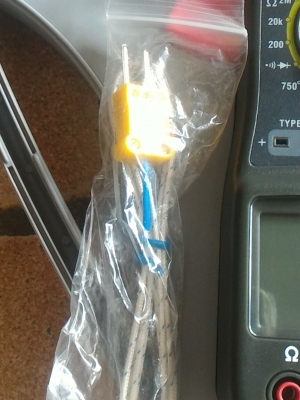 แคลมมิเตอร์ YUGO รุ่น MS 2000G  ตัวใหญ่ วัดกระแสได้ถึง 2000 A.สภาพค่อยข่างใหม่มากๆ พร้อมกล่องเก็บและหัววัดอุณหภูมิ