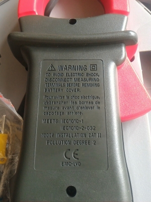 แคลมมิเตอร์ YUGO รุ่น MS 2000G  ตัวใหญ่ วัดกระแสได้ถึง 2000 A.สภาพค่อยข่างใหม่มากๆ พร้อมกล่องเก็บและหัววัดอุณหภูมิ