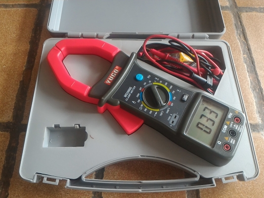 แคลมมิเตอร์ YUGO รุ่น MS 2000G  ตัวใหญ่ วัดกระแสได้ถึง 2000 A.สภาพค่อยข่างใหม่มากๆ พร้อมกล่องเก็บและหัววัดอุณหภูมิ