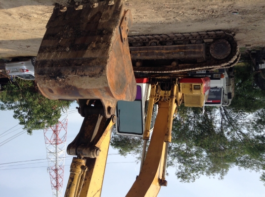 Pc200-5 komutsu ตูดแดงเดิมๆ