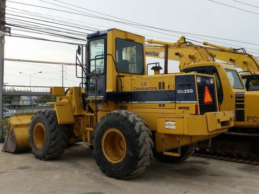 มาใหม่ !! ขายรถตักล้อยาง WA250-1 ยี่ห้อ KOMATSU นำเข้าจากต่างประเทศแท้ 100\% สภาพสวย ไม่เคยใช้งานในไทย