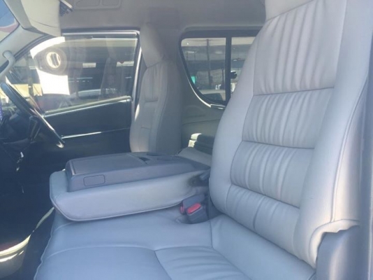 ขายดีเซล2.5ปี05แต่งวีไอพีเบาะสี่แถวแอร์บัสโทร0877758887นางเบสท์รถตู้ ขายดีเซล2.5ปี05แต่งวีไอพีเบาะสี่แถวแอร์บัสโทร0877758887นางเบสท์รถตู้