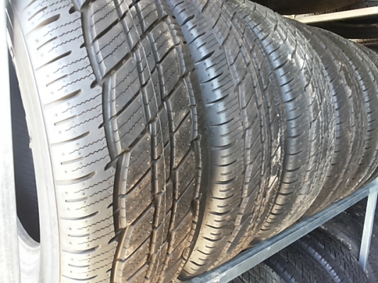 ยางใหม่265 70 16ลบปี(2015)ยังไม่ลงพื้น ดอกนิ่มสวย ไม่มีลายงา ลด50\% ราคาส่ง