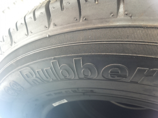 ยางใหม่265 70 16ลบปี(2015)ยังไม่ลงพื้น ดอกนิ่มสวย ไม่มีลายงา ลด50\% ราคาส่ง